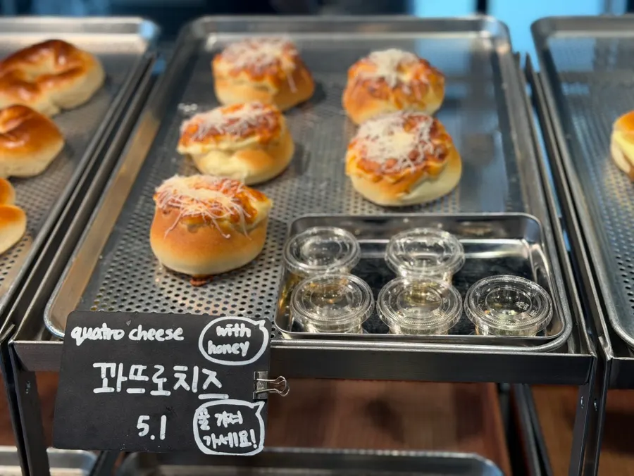 民規パパのベーグル 合井店のベーグル陳列棚