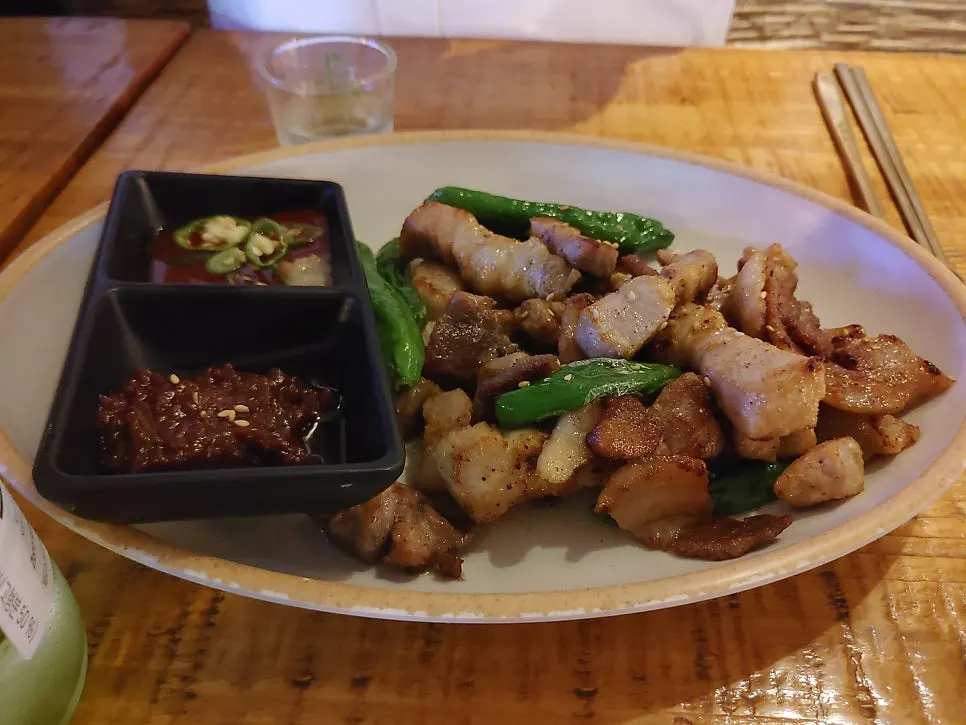 한돈 삼겹살과 뒷고기 여러 부위
