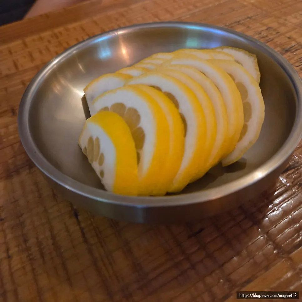 A bowl of lemon slices ordered for ₩2,000