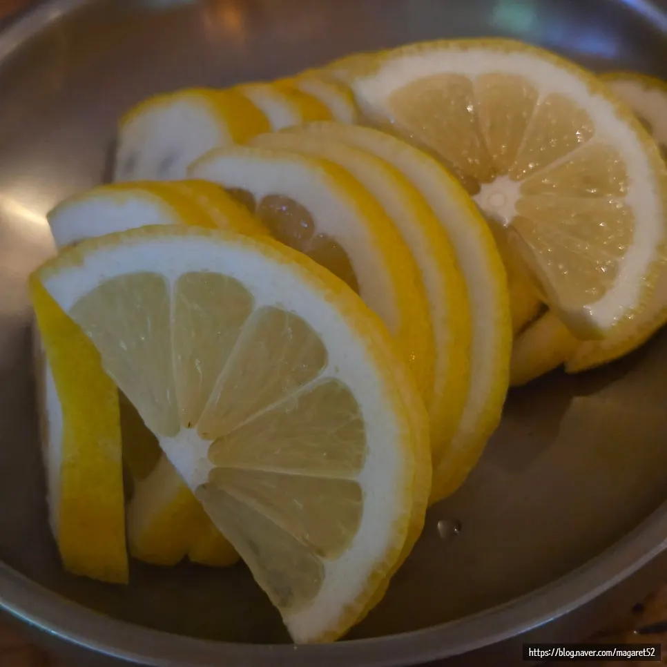 A bowl piled high with fresh lemon slices