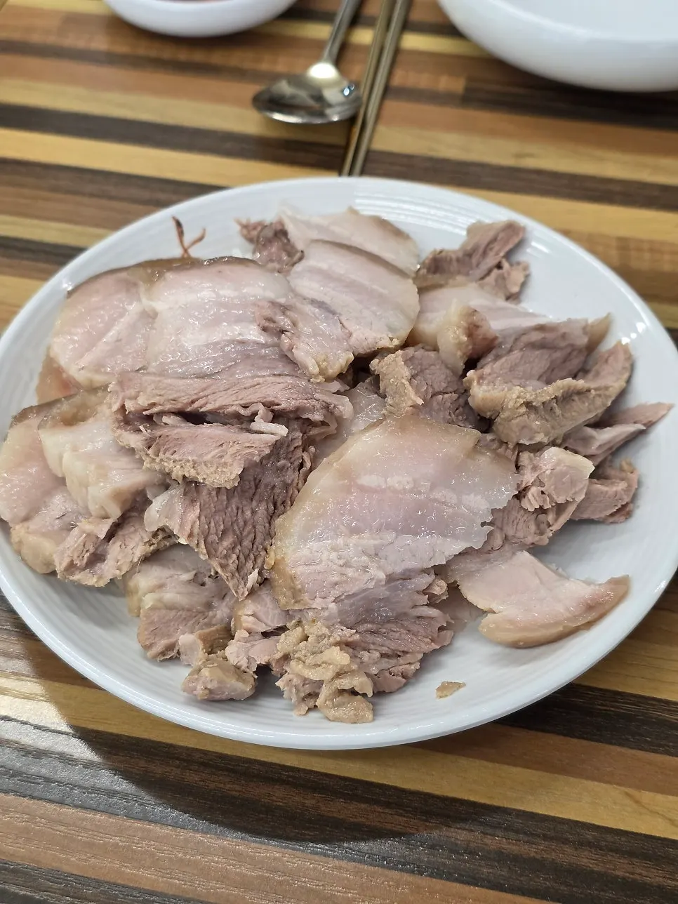 평이담백 보쌈 수육 중 사이즈 한 접시