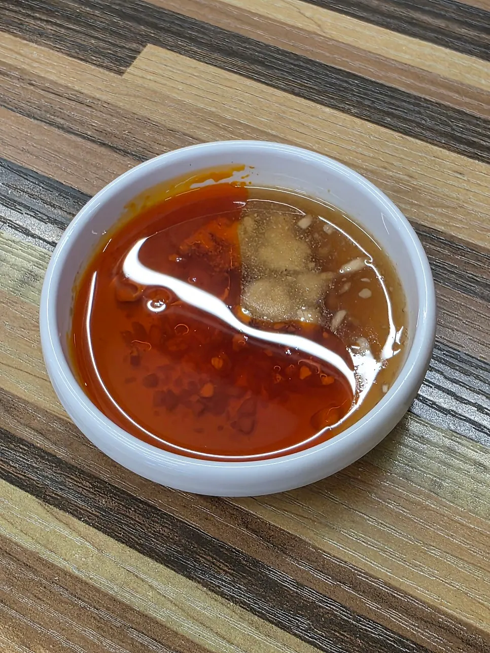 적당한 두께와 탄력의 칼국수 면발