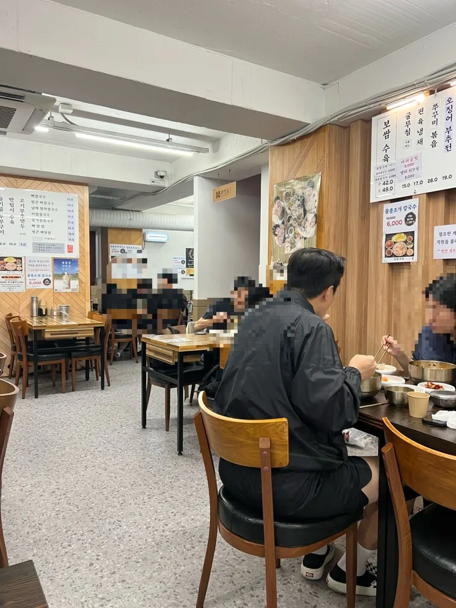 Hall seating suitable for family dining