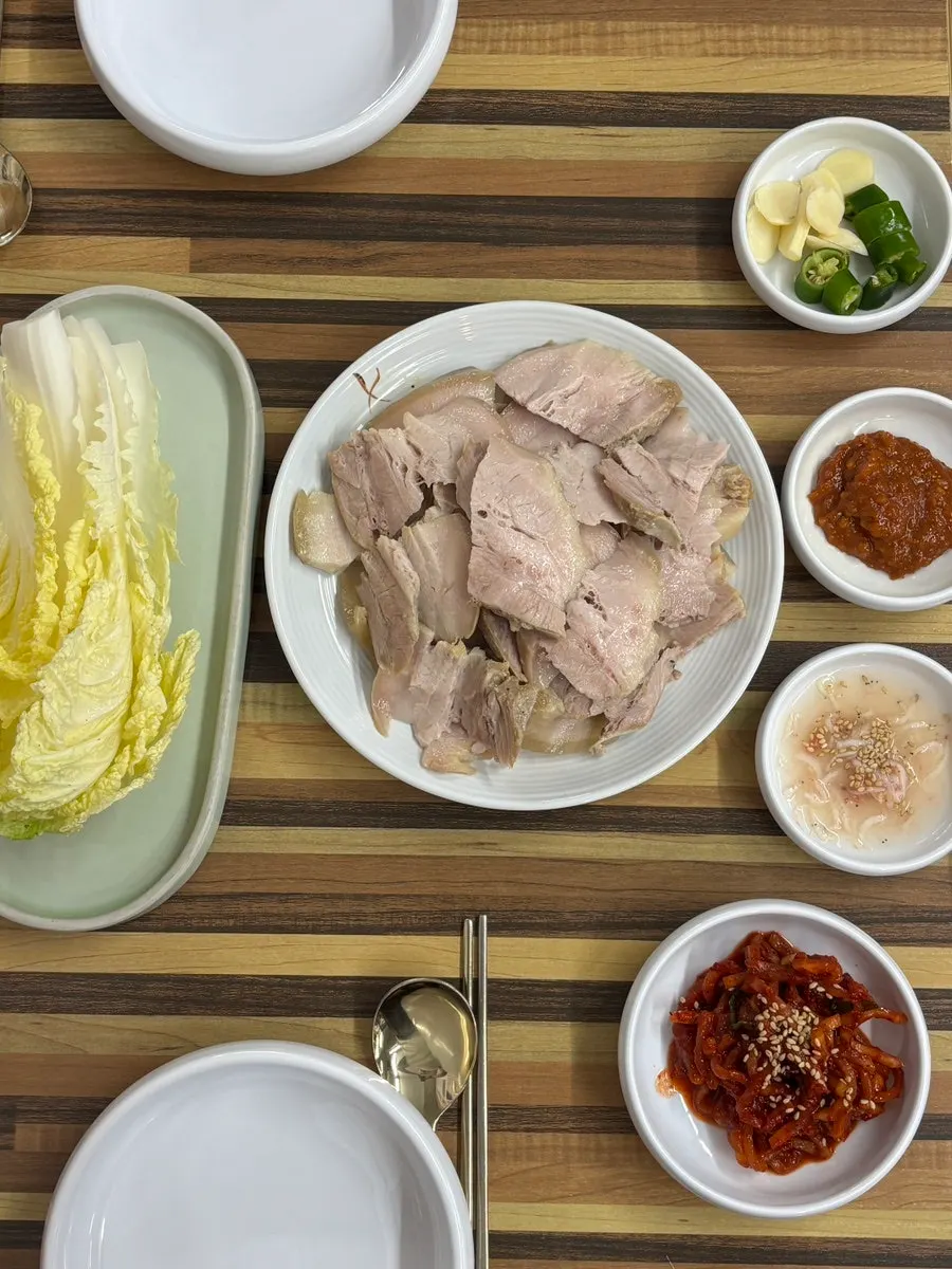 Medium bossam suyuk menu