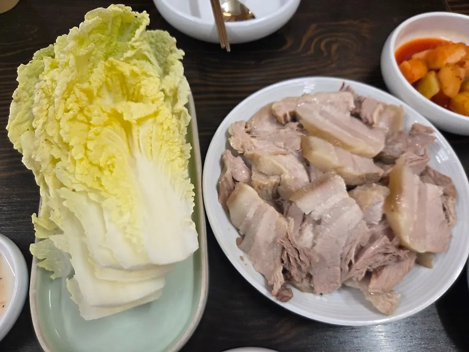 합정 보쌈 맛집 평이담백 뼈칼국수 본점 가로 사진
