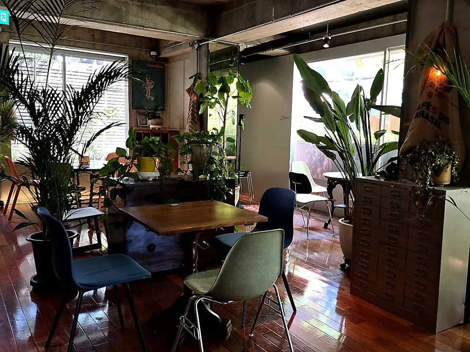 Seating and interior atmosphere at Seowon Angil Hapjeong