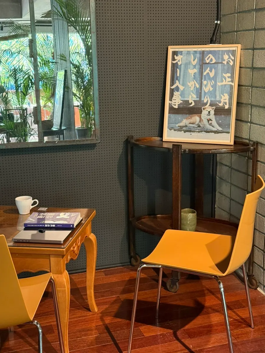 Café interior at Seowon Angil Hapjeong