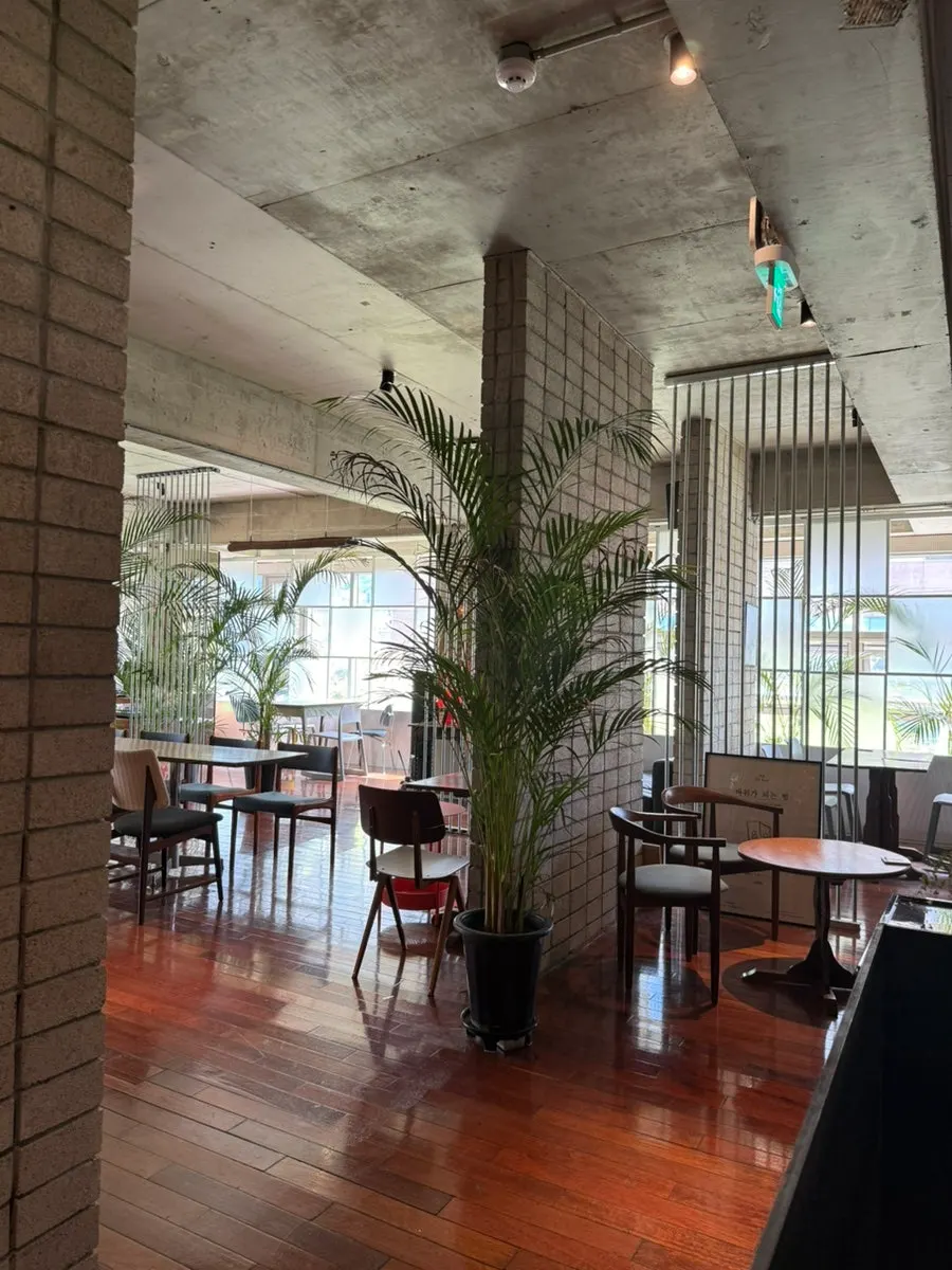 Brunch seating at Seowon Angil Hapjeong
