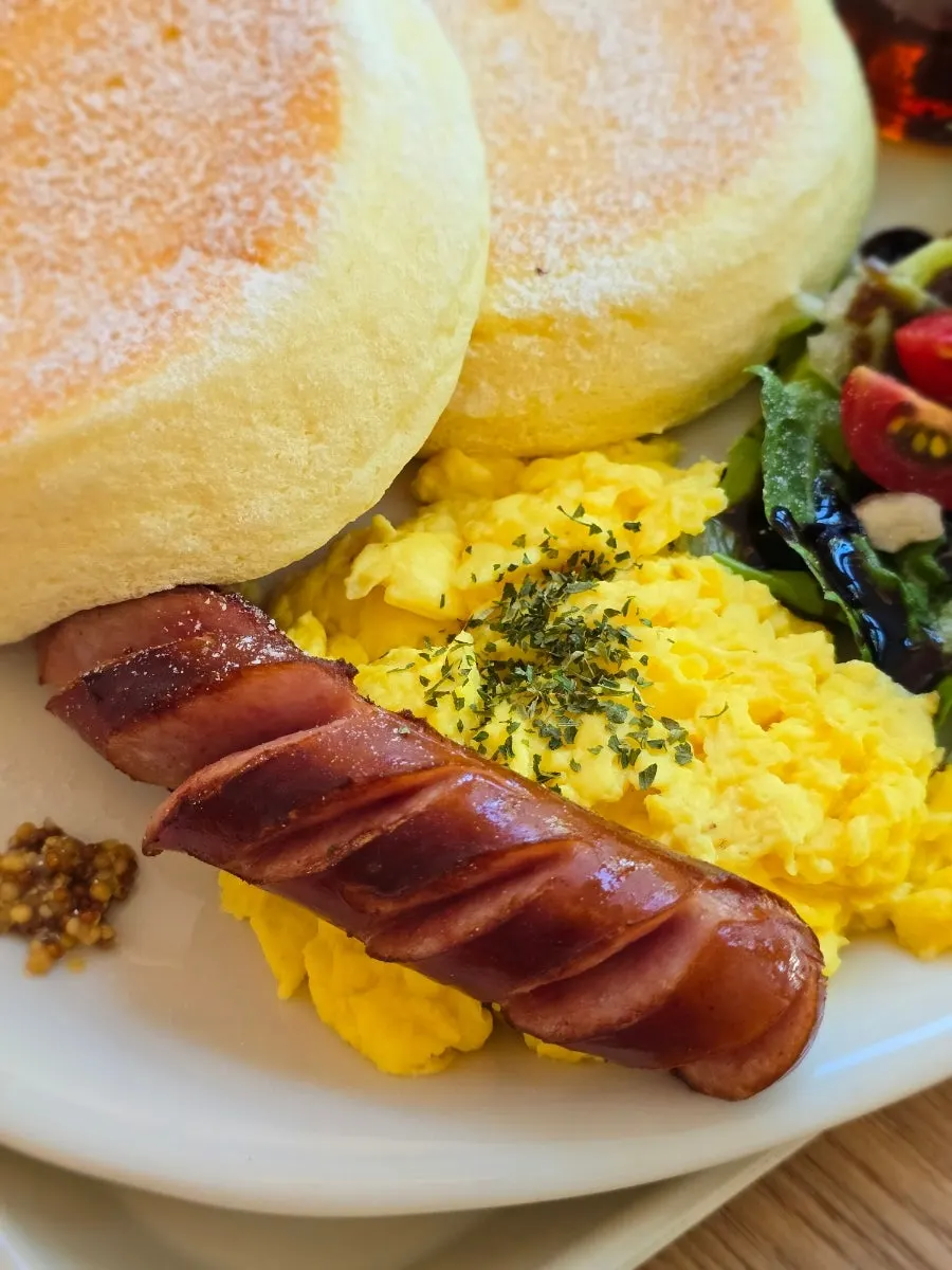 Soufflé pancakes and brunch platter