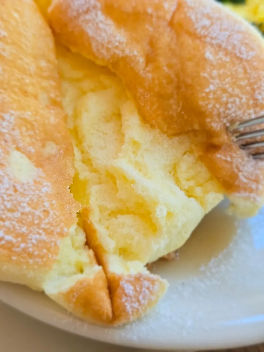 Soufflé pancakes with a fluffy texture