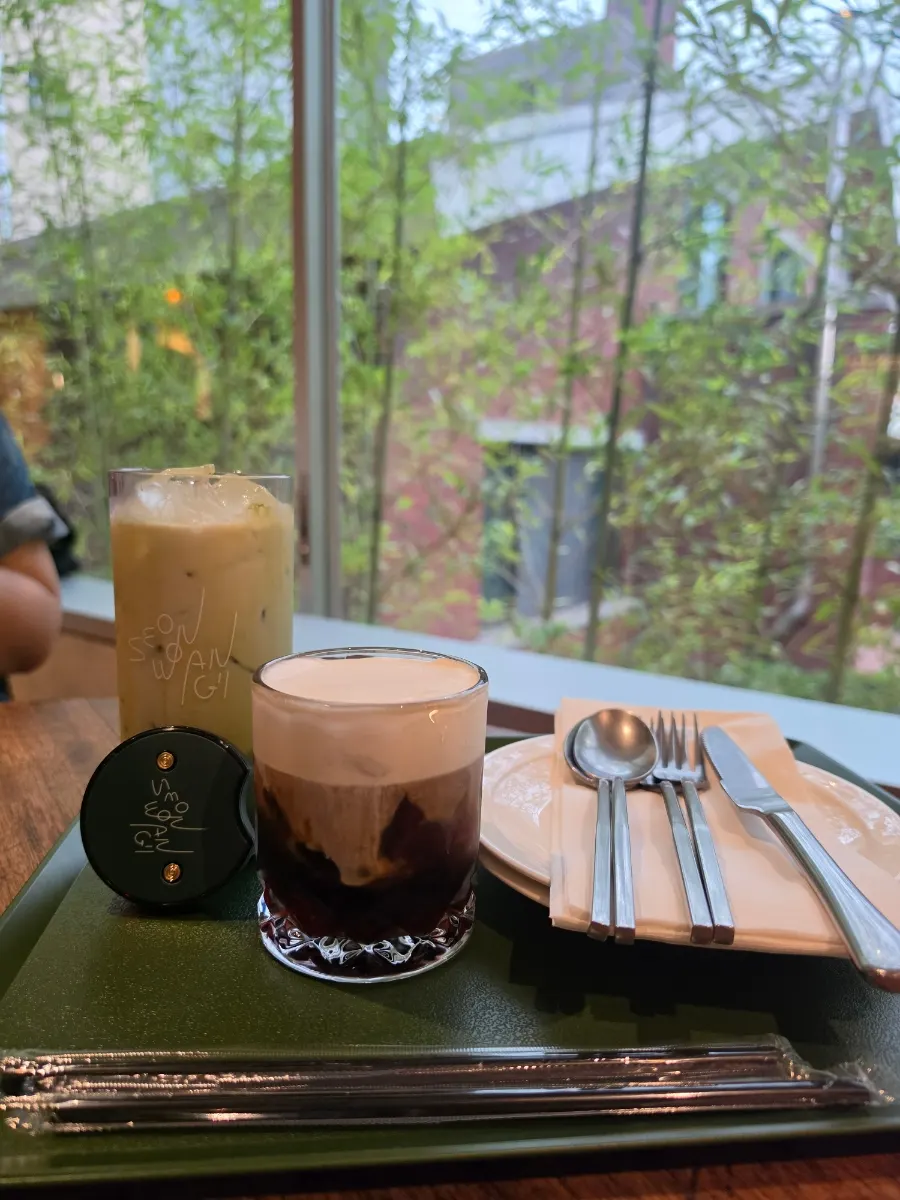 Matcha latte and Einspänner placed by the window