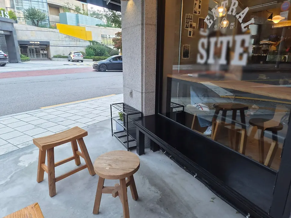 Overall view of the Central Site Hapjeong interior