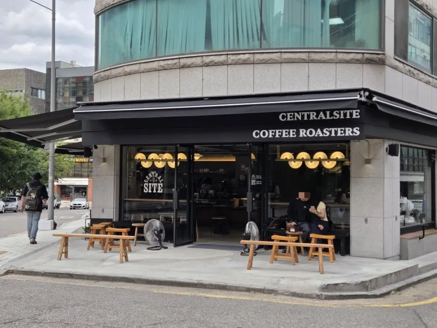 Exterior view of Central Site Hapjeong, a café near Hapjeong Station