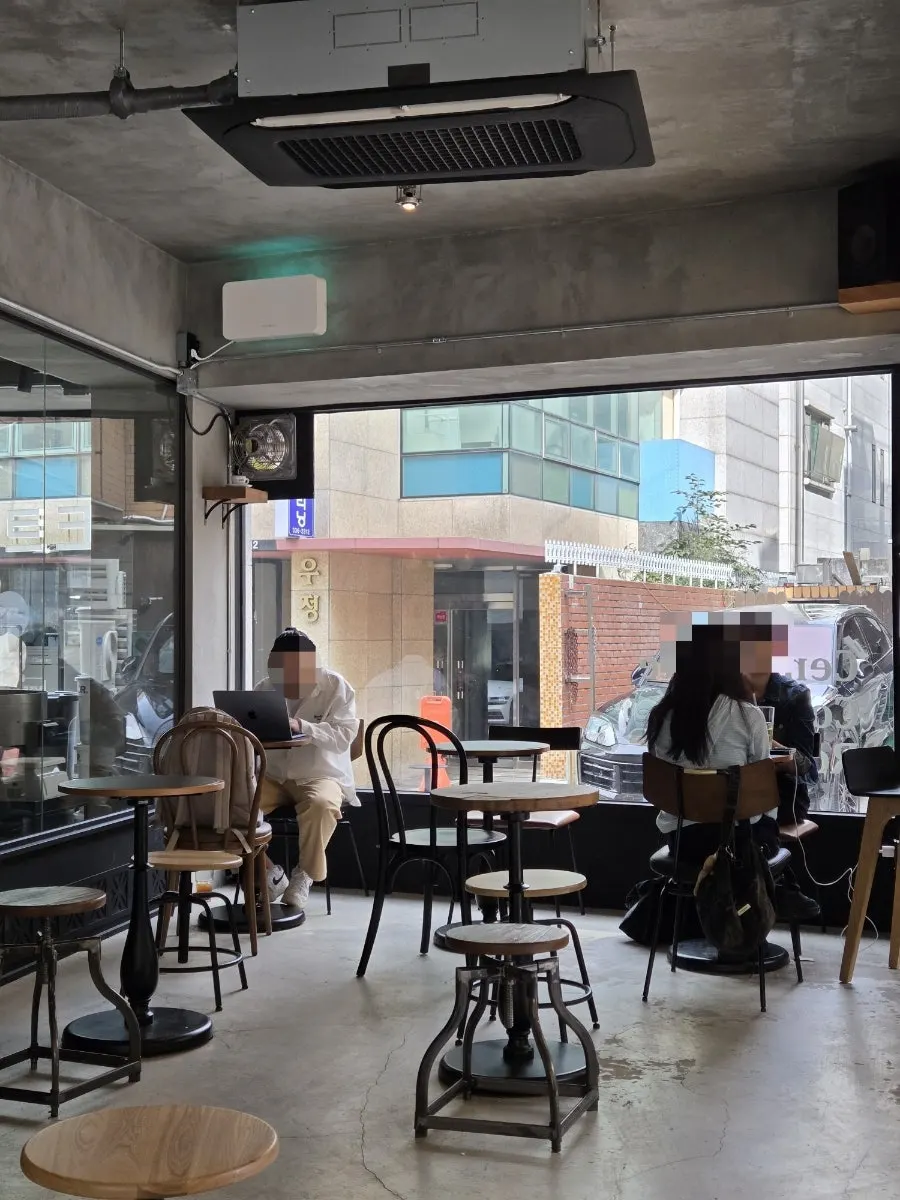 Outdoor tables and window seats at Central Site Hapjeong
