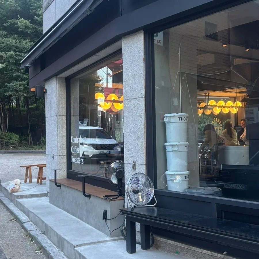 카페 왼쪽 남경빌딩 화장실 가는 길