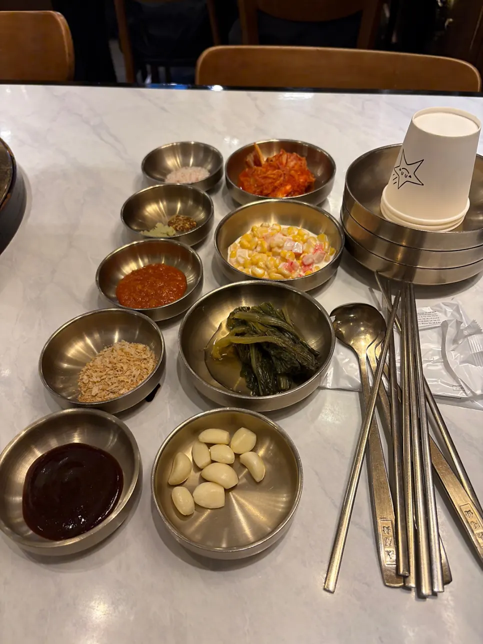 Wedding-invitation gathering table at Geumseong Hoegwan