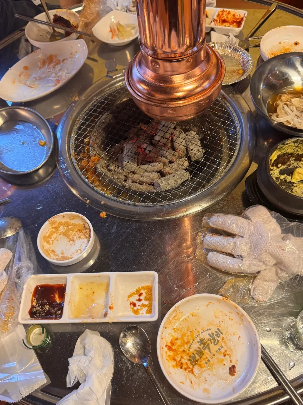 식사를 마치고 비운 테이블