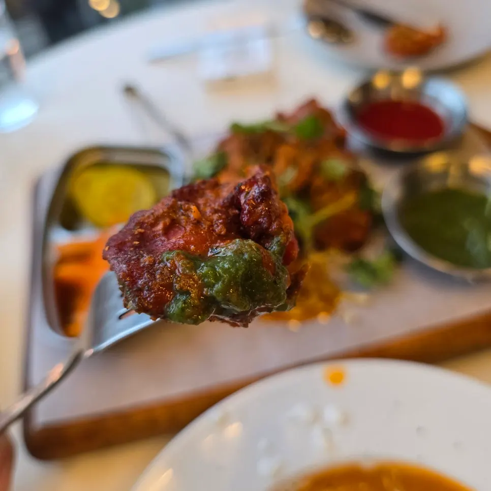 Boneless chicken tikka with pickles and sauces