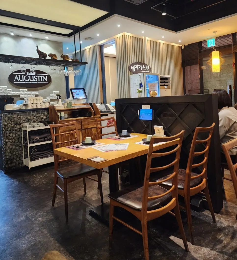 Oriental-style interior at Saeng Augustine Hapjeong Branch