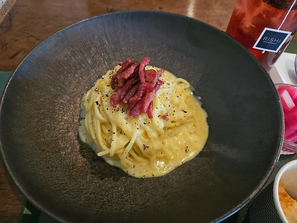 Pasta, tea, and complimentary bread