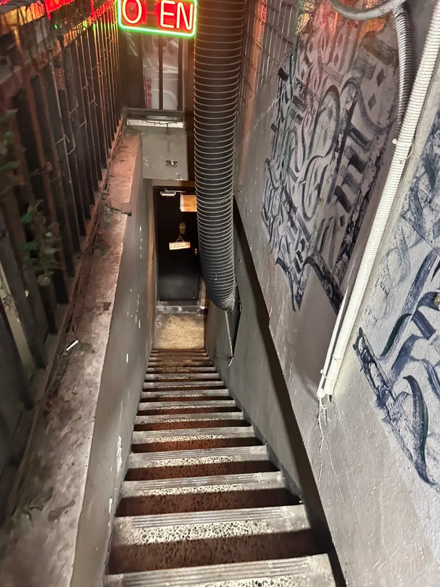 Stairs leading down to Gipeun Sup