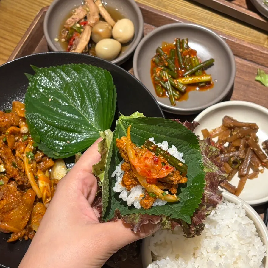 제육쌈밥정식의 제육볶음 접시