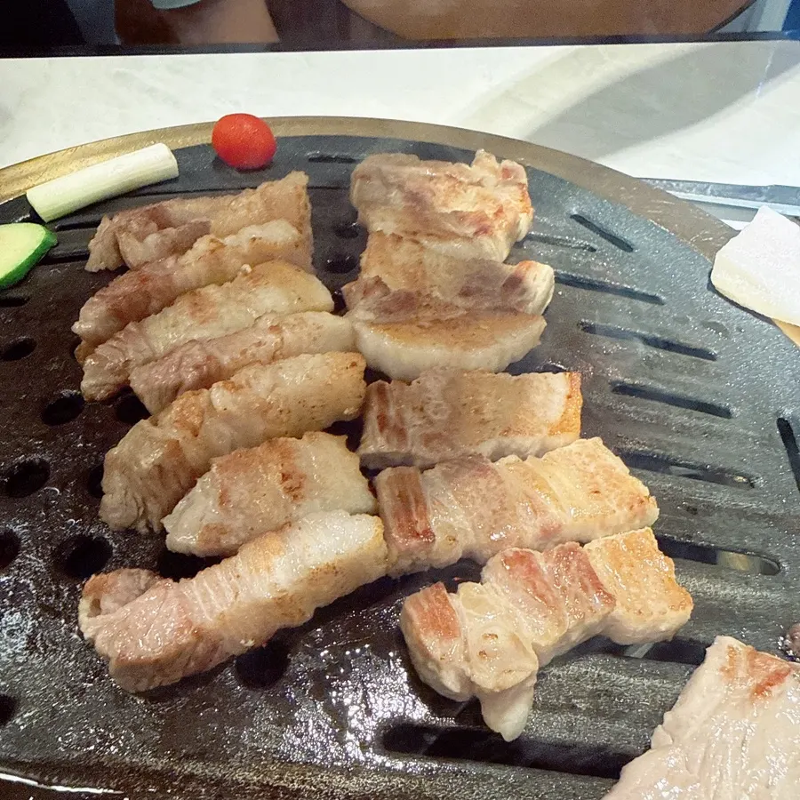 A grilled piece of bon-samgyeop