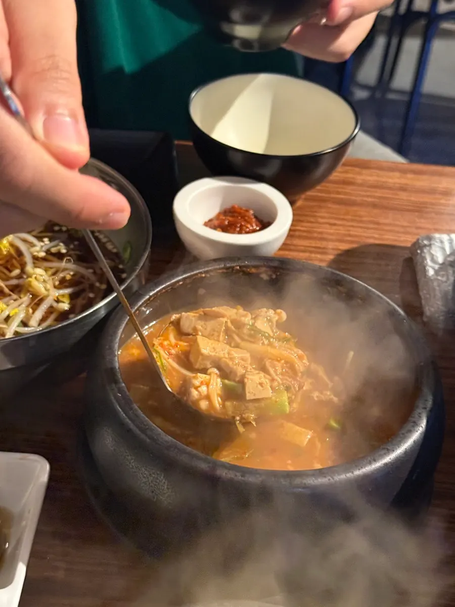 삼겹살과 함께 불판에서 구운 김치