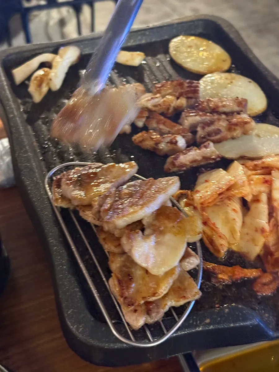 서비스로 나온 된장찌개와 계란찜
