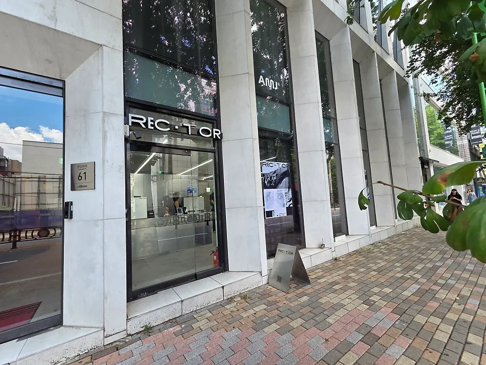 Exterior of Recteur Seoul, a Hapjeong Station hair salon