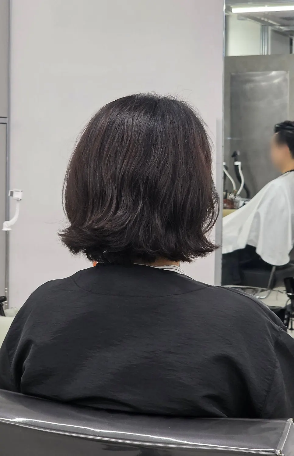 Checking hair length before starting the cut