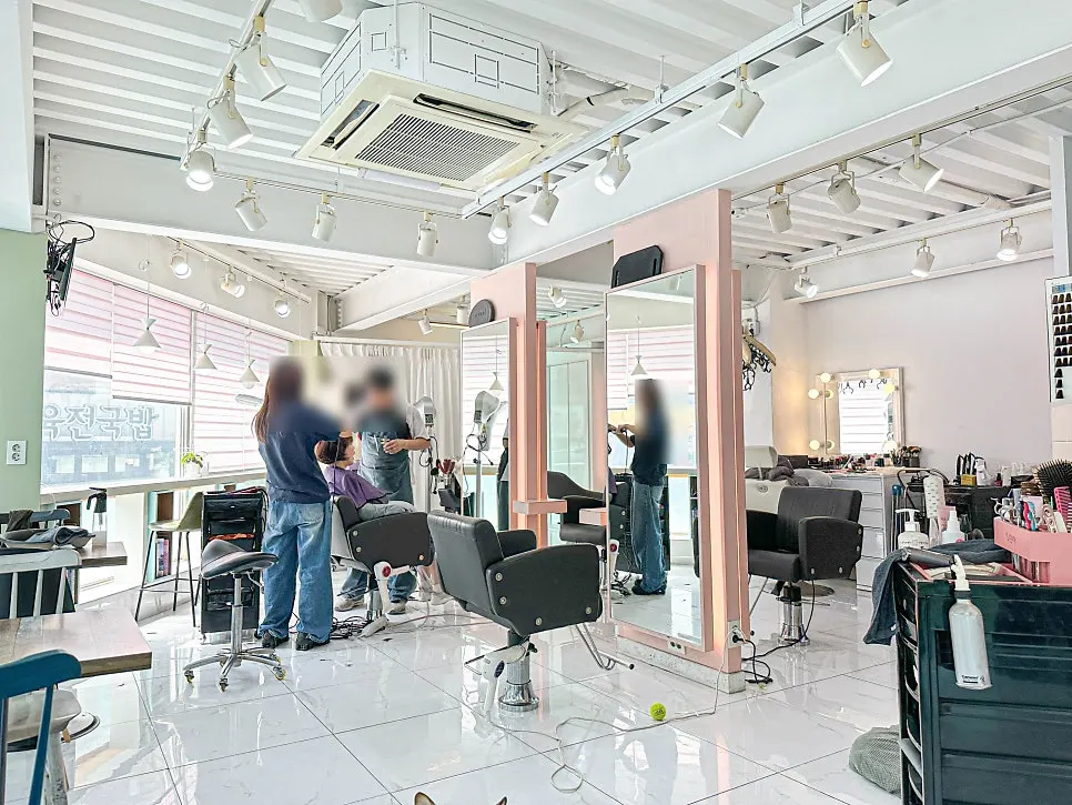 Inside Pieum Hair with services underway on a weekday afternoon