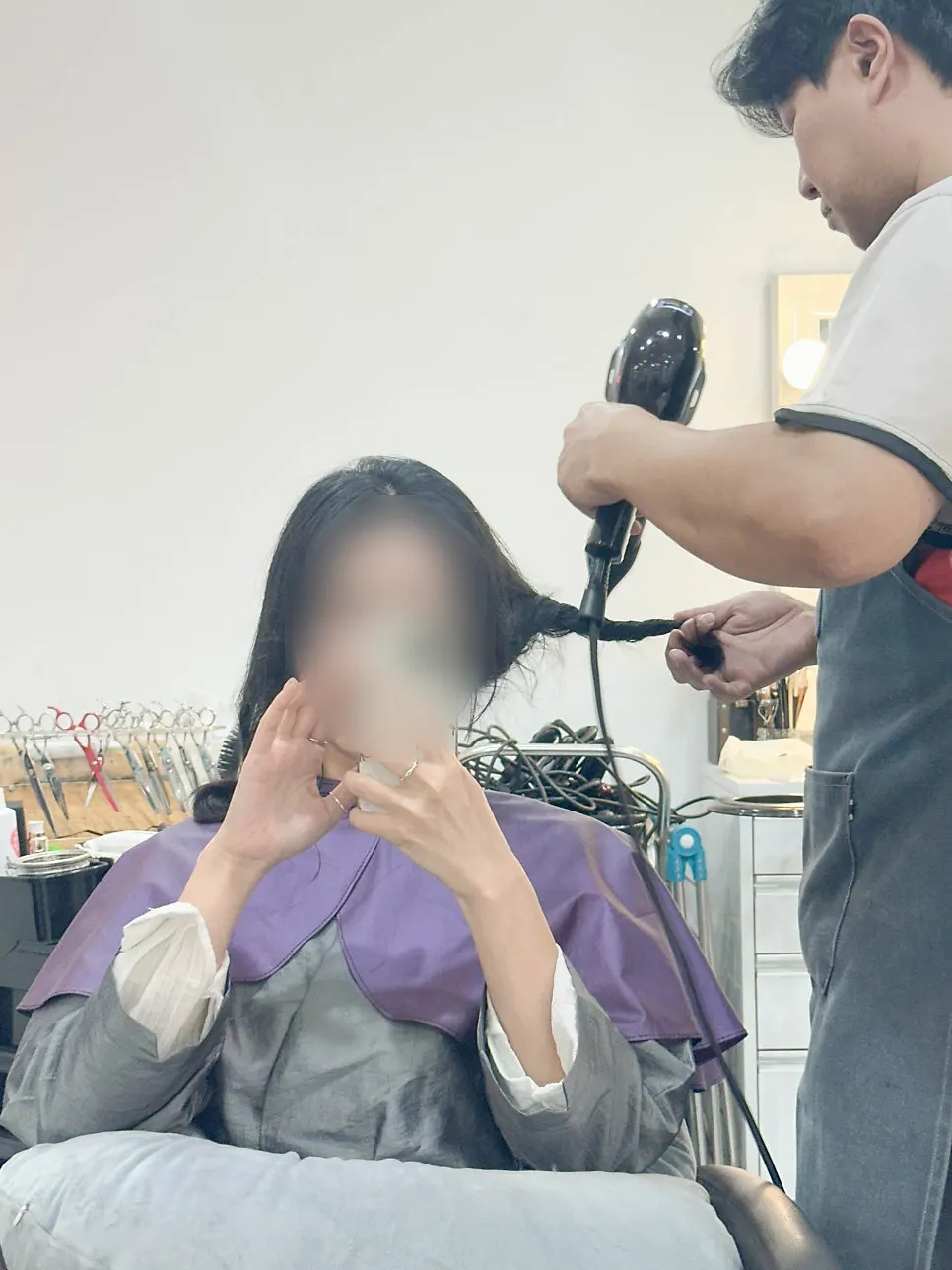 Demonstration of drying technique to shape the curls