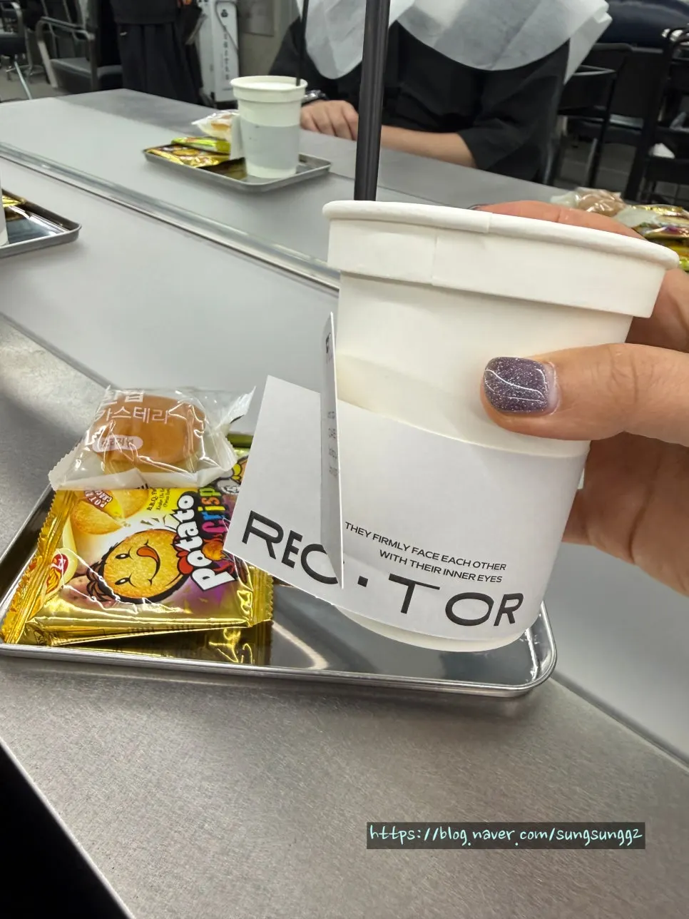 Coffee and snack desserts served during the service