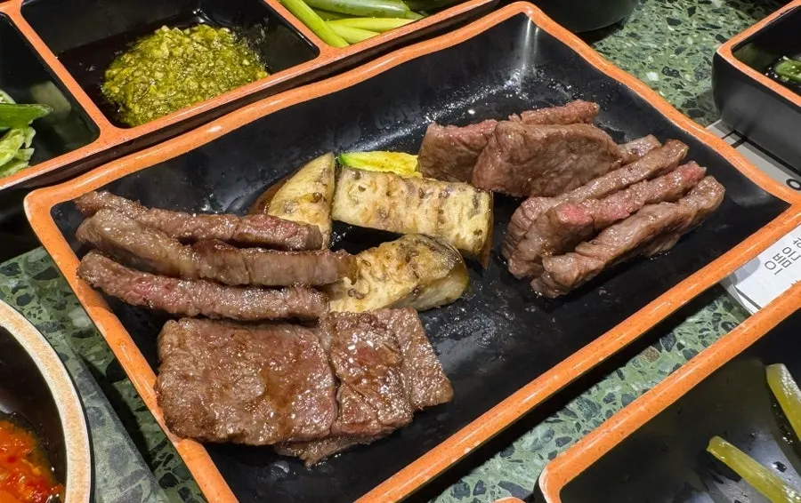 Tender hanwoo skirt steak