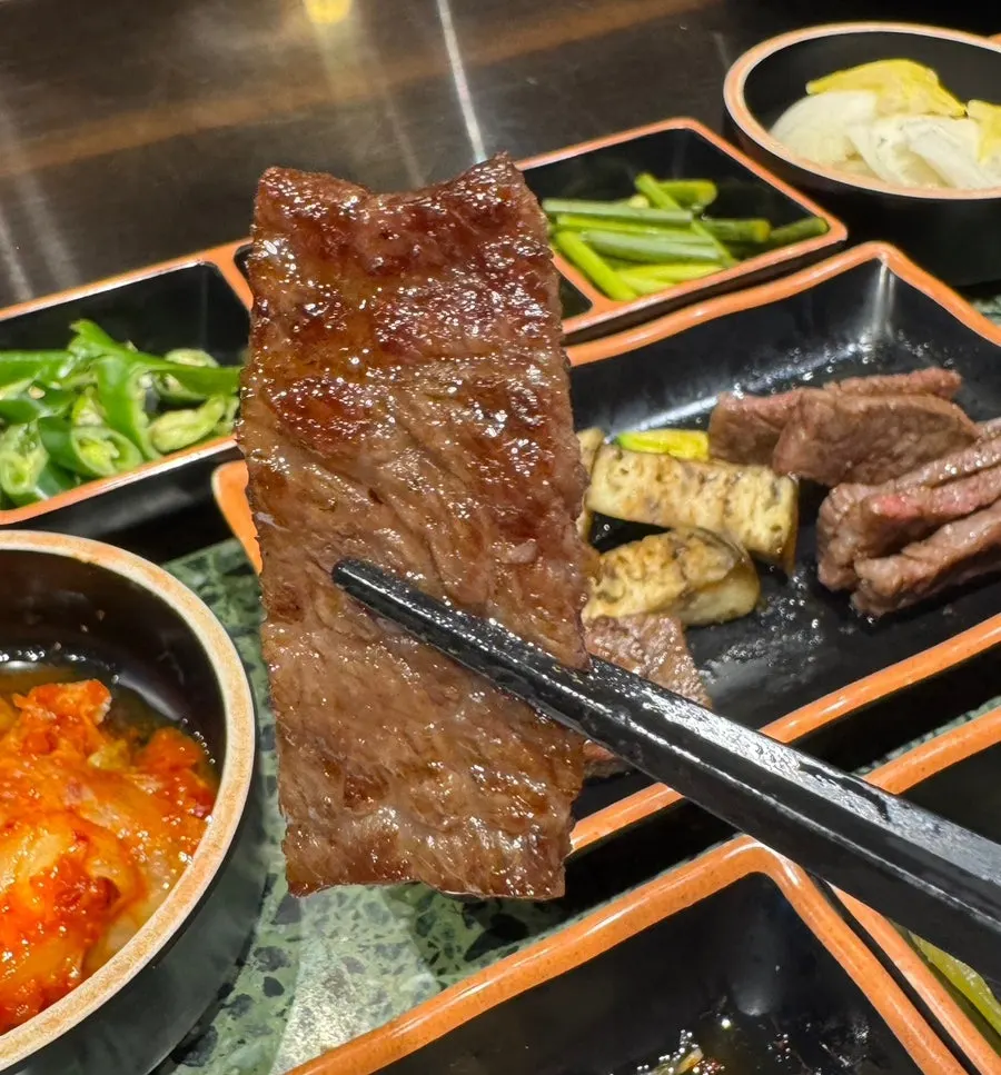 Finishing the meal with hanwoo skirt steak