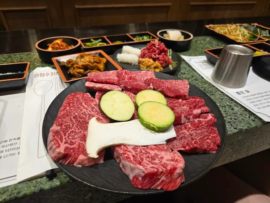 Plate of meat from the Hanwoo Special Set 600g