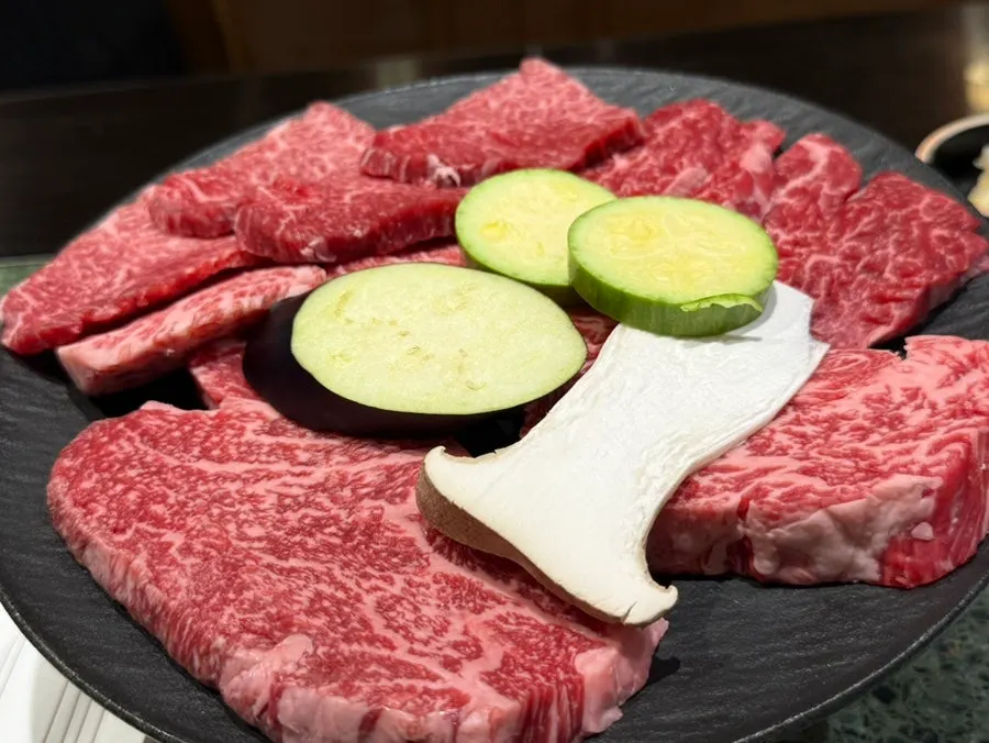 Assorted aged hanwoo with vivid marbling