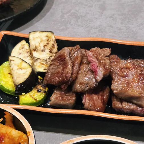 Hanwoo sirloin turning golden brown on the grill