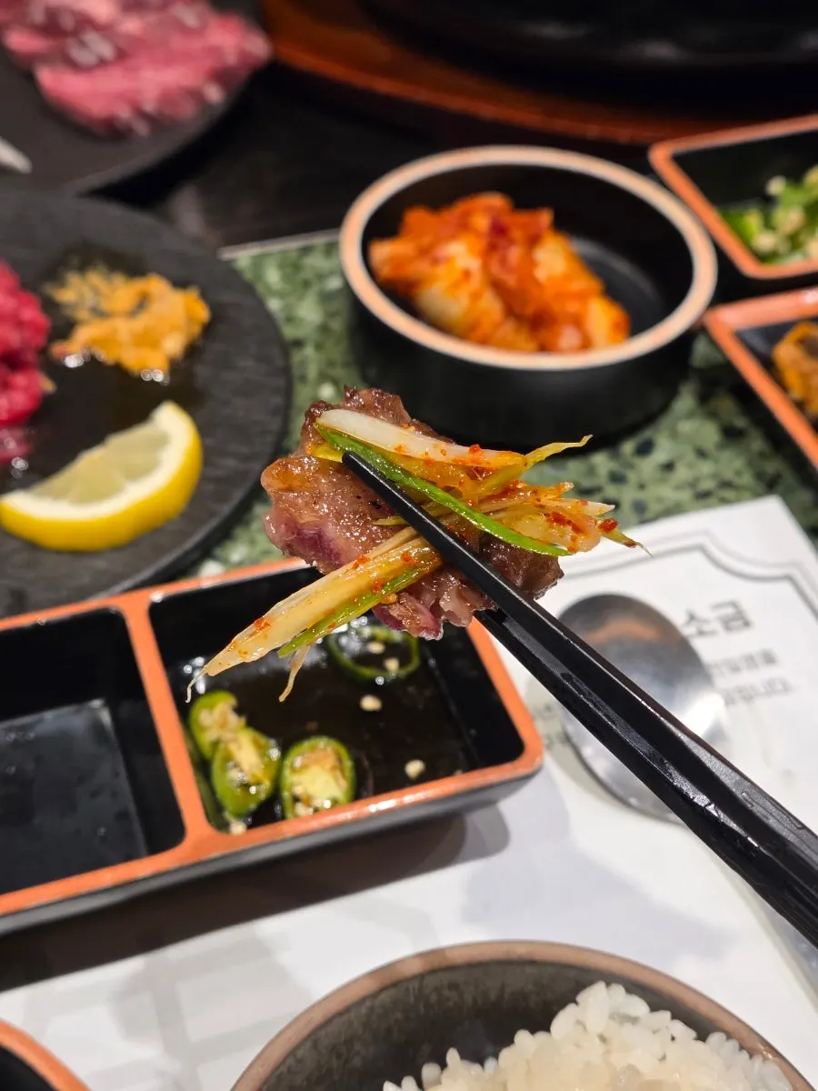 Staff grilling hanwoo saeusal