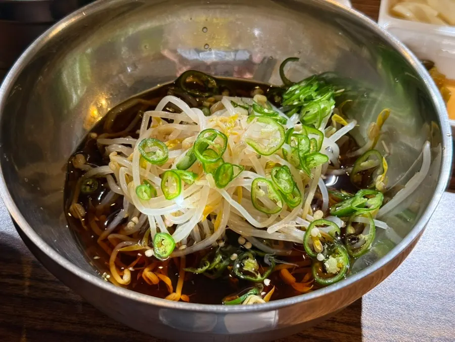 밑반찬으로 나온 숙주 절임