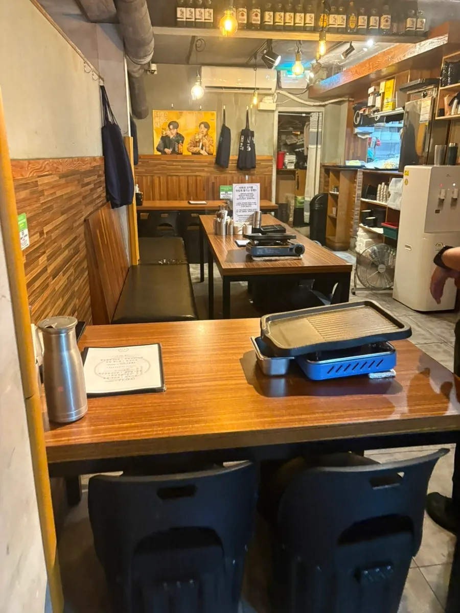 Spacious hall seating at Ijjok Kimchi Samgyeopsal