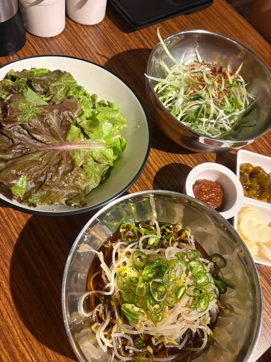 Basic side dish spread with bean sprouts and seasoned green onion