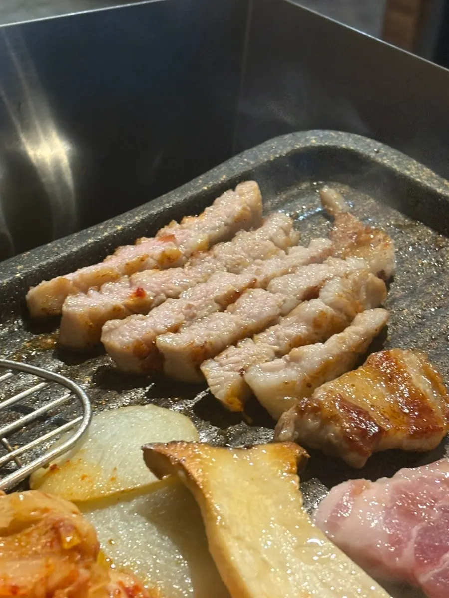 Whole pork jowl included in the set
