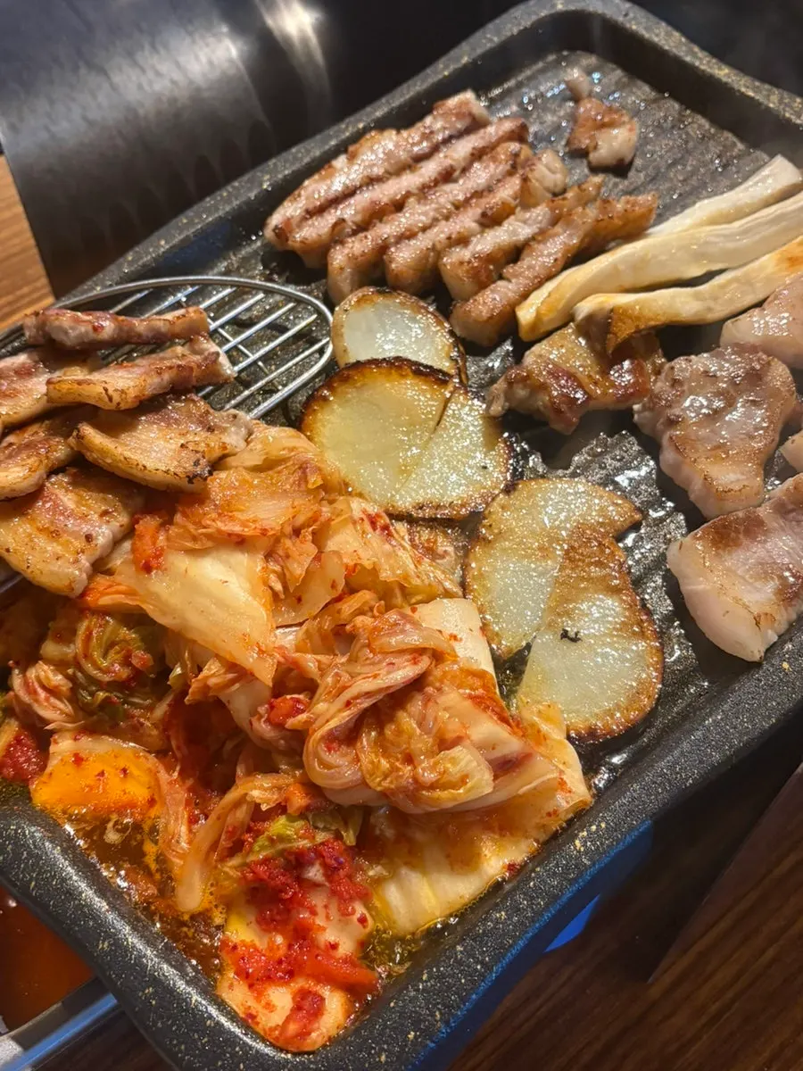Cross-section of grilled whole pork jowl