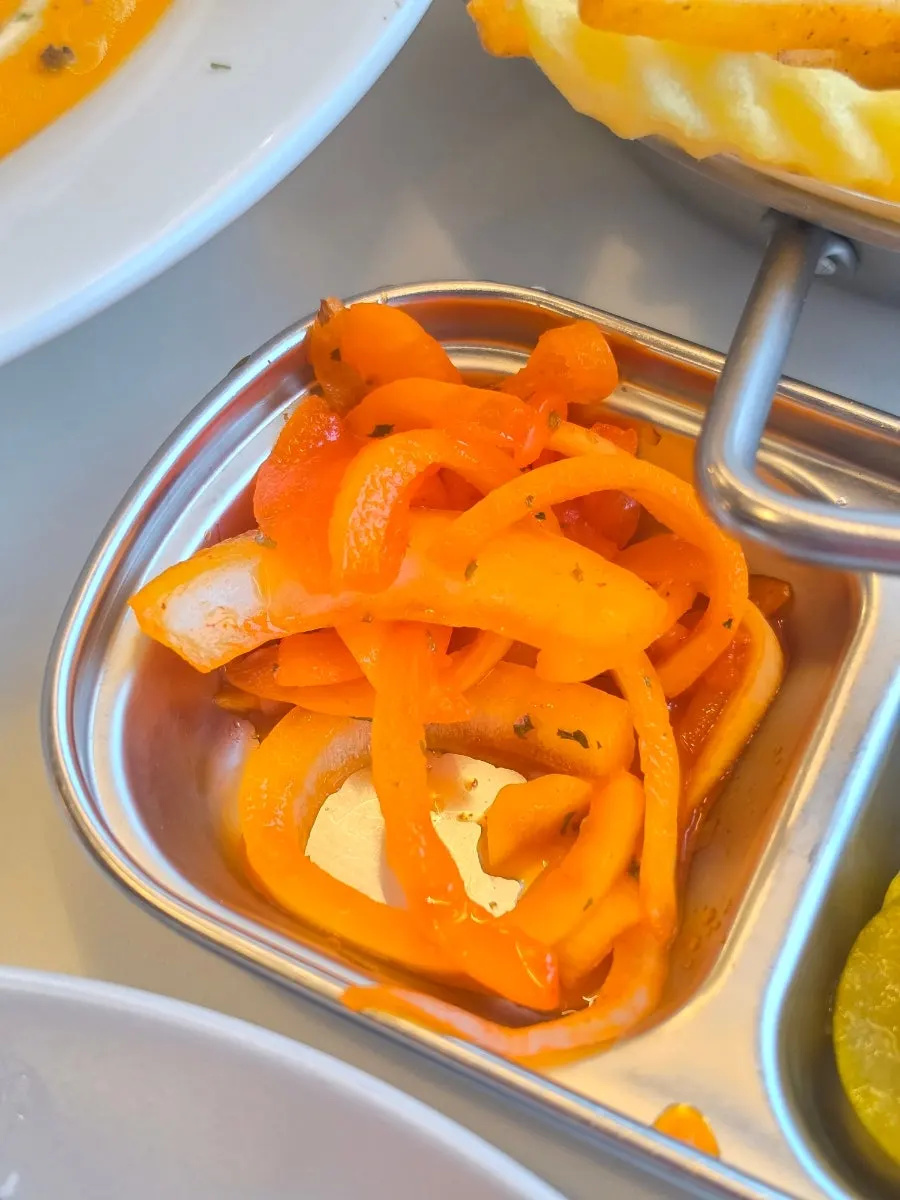Fries served in two cuts, thick and thin