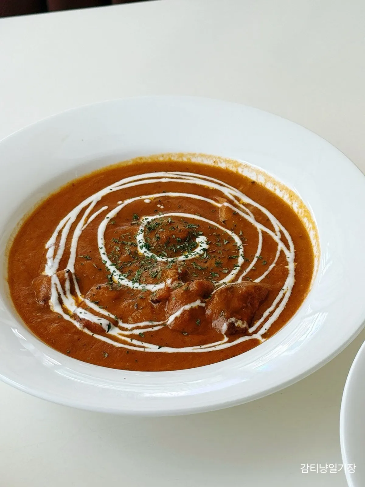 치킨마크니와 새우마살라 카레, 플레인 난
