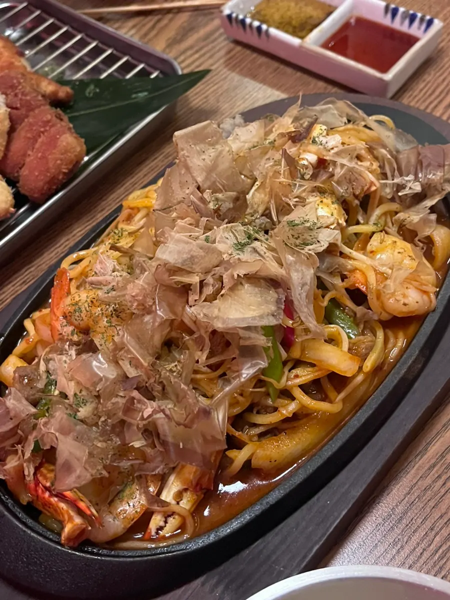 Three kinds of skewers and spicy beef belly pasta