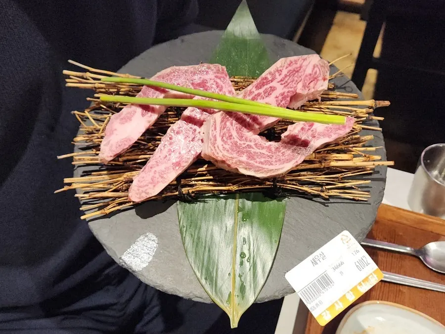 Anchovy paste hot pot with grilled meat