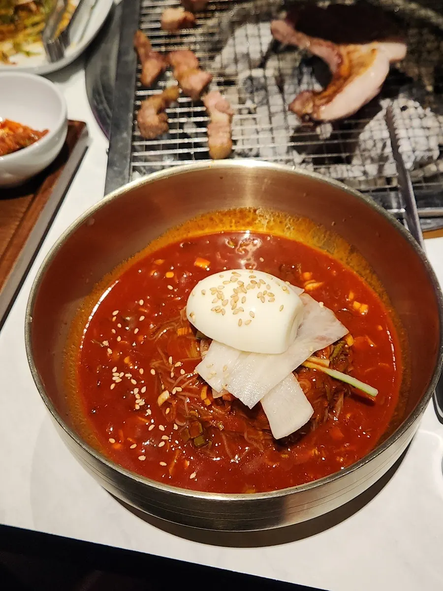 Hanwoo chuck flap cooking on the grill